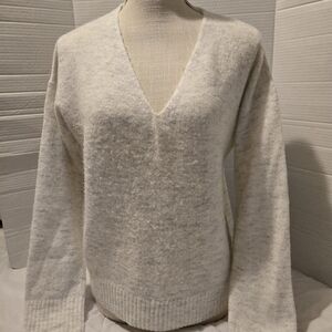JDY Women’s Cream Color V NECK Sweater Sz S Casual Work Travel Comfy Soft Preppy